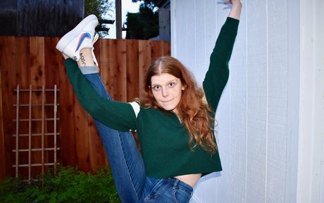 sexyredinbedfree star photos