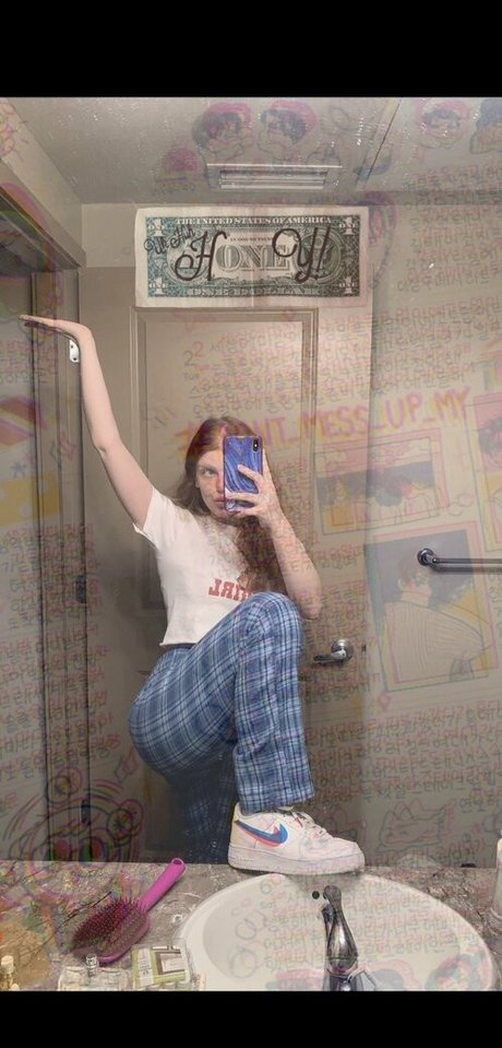 sexyredinbedfree model beautiful gallery