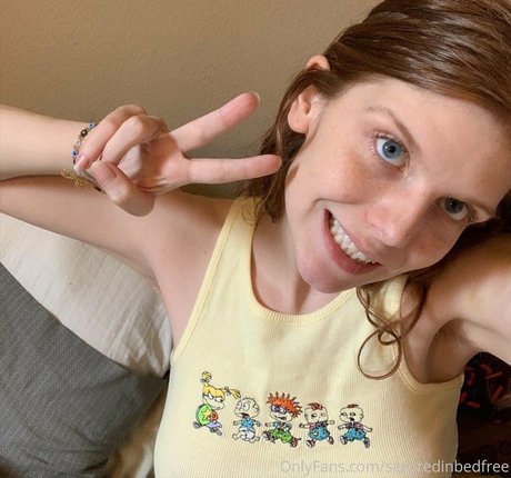 sexyredinbedfree nude pornstar image