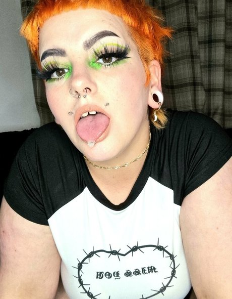 little m0th star high quality photo