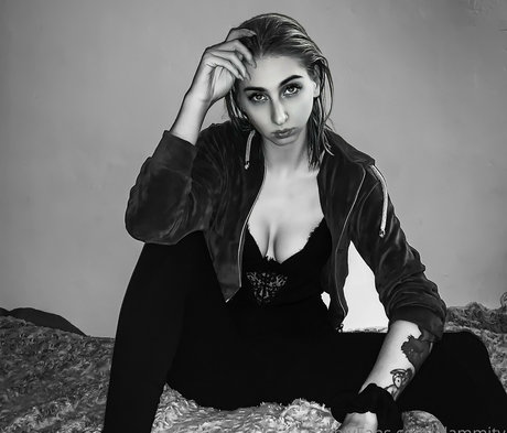 glammity star art archive