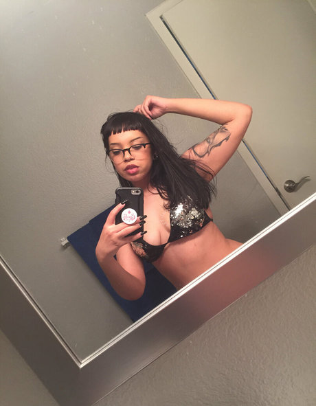 leilacherryfree pornstar nude picture