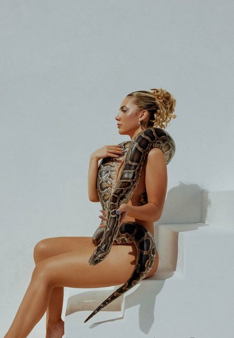 Arianna Flowers best star photo