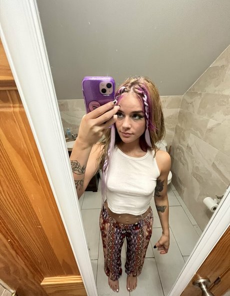 kambiiiii erotic model picture