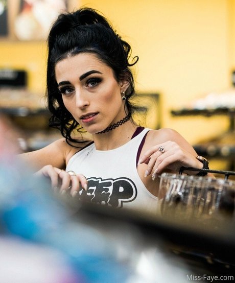 missfayevip naked actress pictures