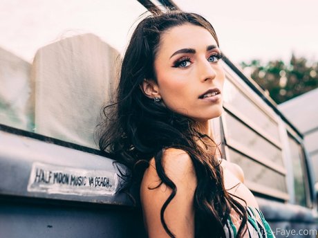 missfayevip model porn img