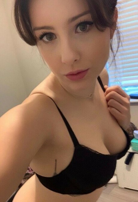 Erin Moore Profile pic