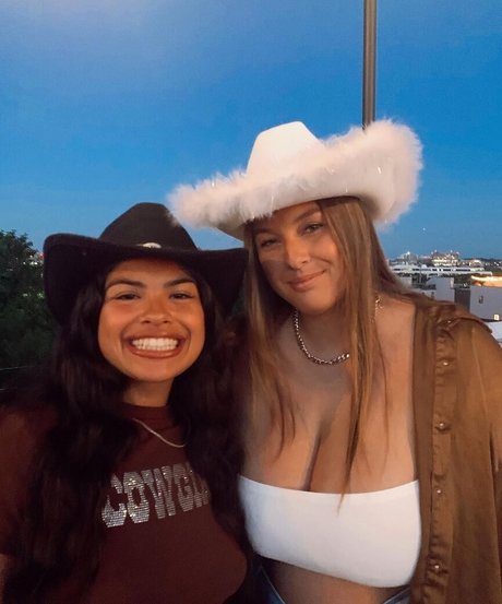 Erin Moore star hot pics