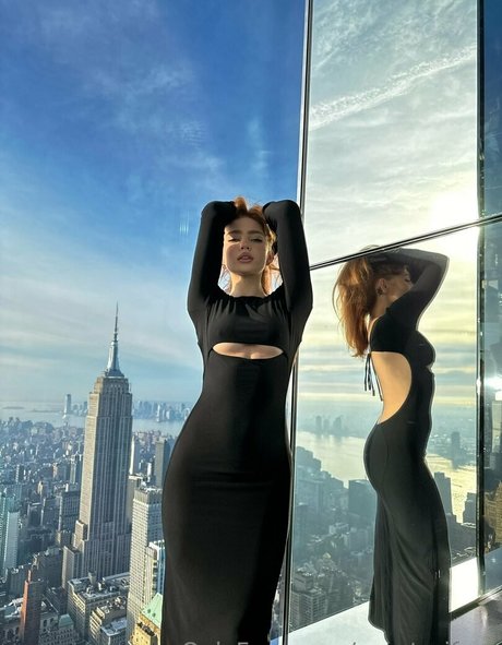 renatarifree star hot pic