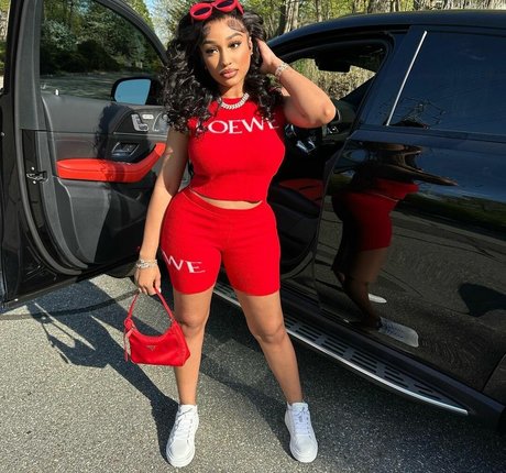 Ella Bandz porn model photo