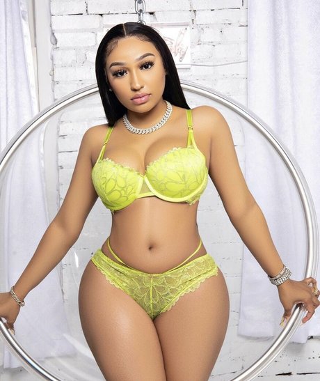 Ella Bandz best model image