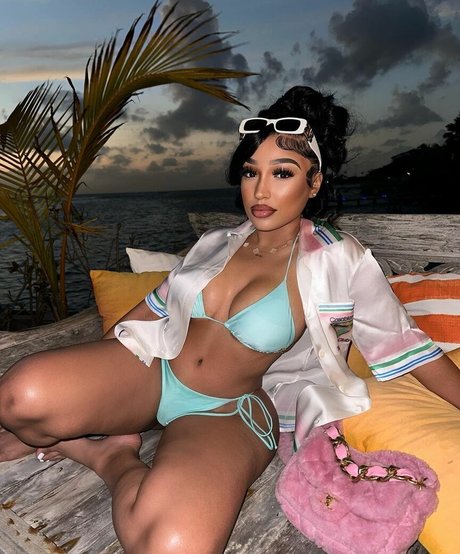 Ella Bandz free pornstar galleries