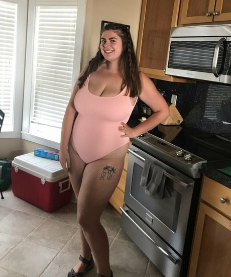 Summie model art galleries