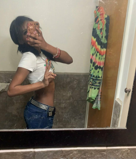 petitchepii sex actress img