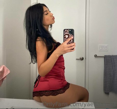 Yael Bernal hot model pic