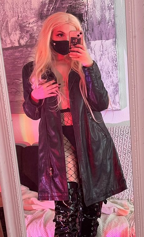 aureliabakerx star nude image