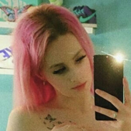 BaaddiestJess pretty model img