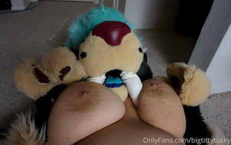 bigtittytusky nudes model img