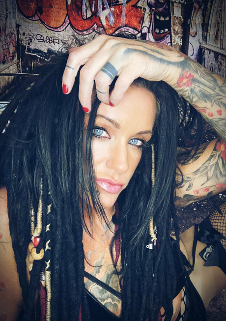 immistressraven sexy model pics