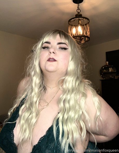 maisonfoxqueen sexy model photo