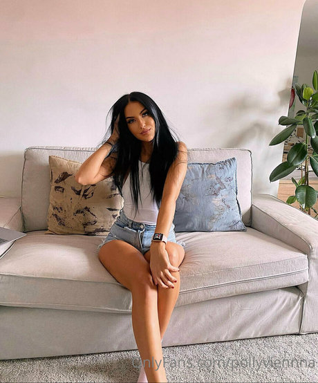 pollyviennna model exclusive image