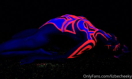 lizbecheeky naked model picture