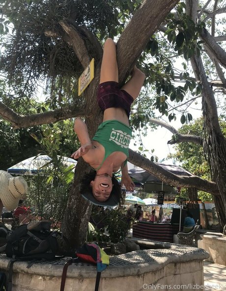 lizbecheeky pornstar naked image