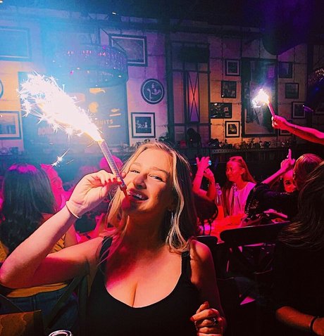 Taylor Z exclusive model photos