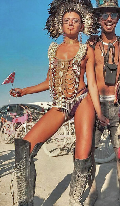 Ilgin Utin art actress galleries