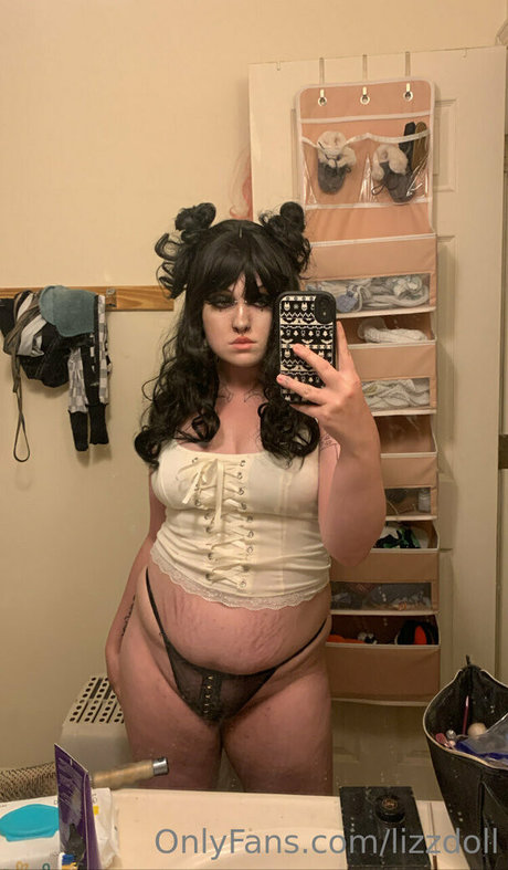 Lizzdoll pornstar photo