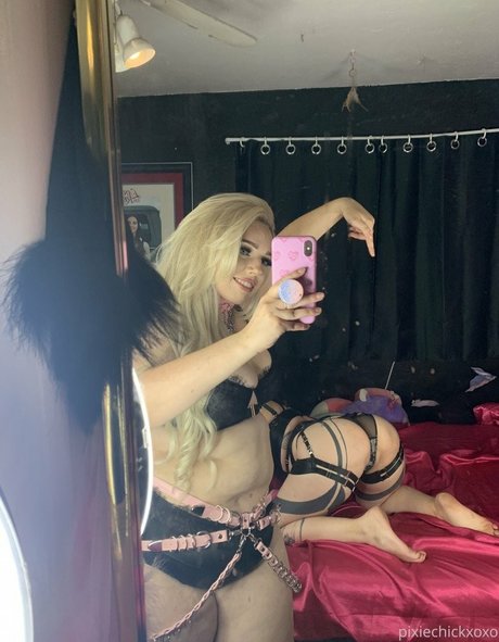 pixiechickxoxo model perfect pic