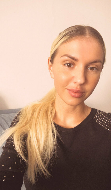 tonnia model nude photo