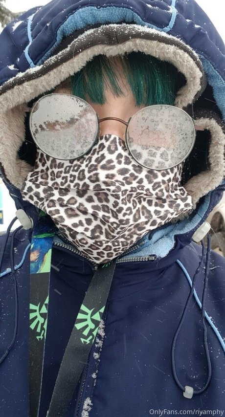 nyamphy hot actress photos