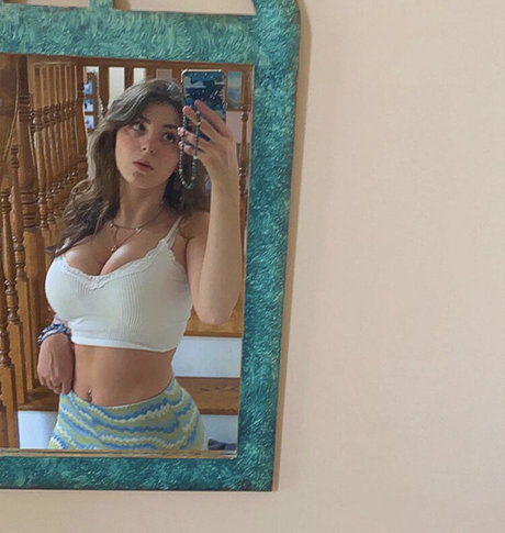 BustyBri hot star images