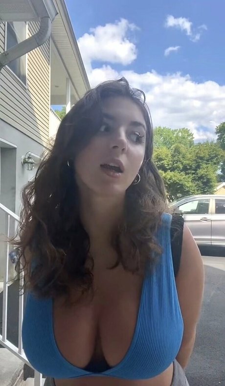 BustyBri pornographic star image