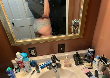 justsmile123 high quality model image