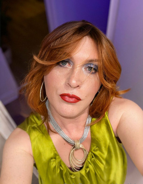 dee4bbc xxx pornstar image