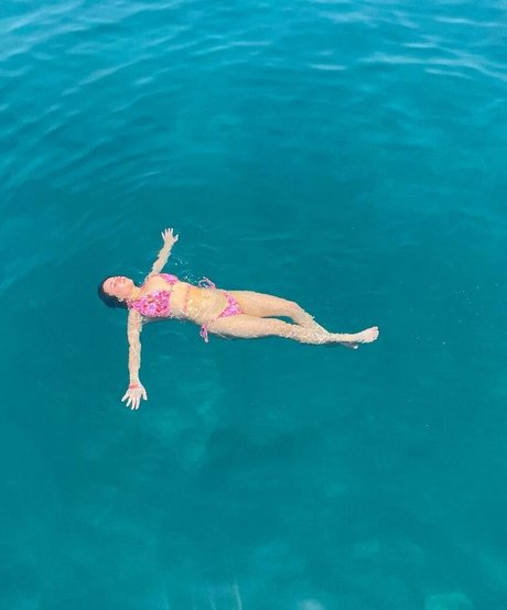 Julia F model pretty pictures