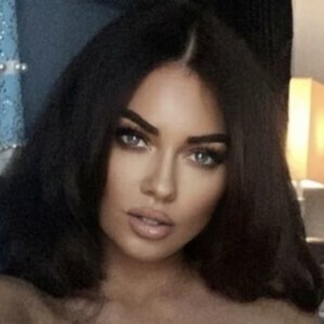 Roo Oxley naked star photos