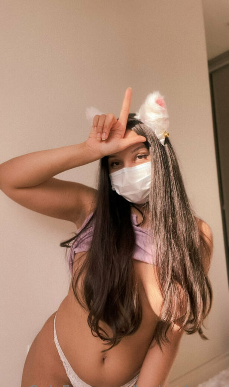 katieadams_ model top img