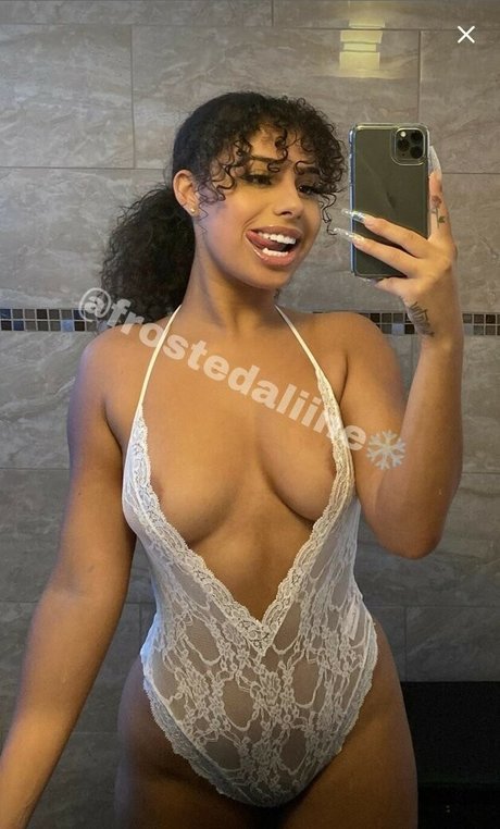 frostedaliine art model picture