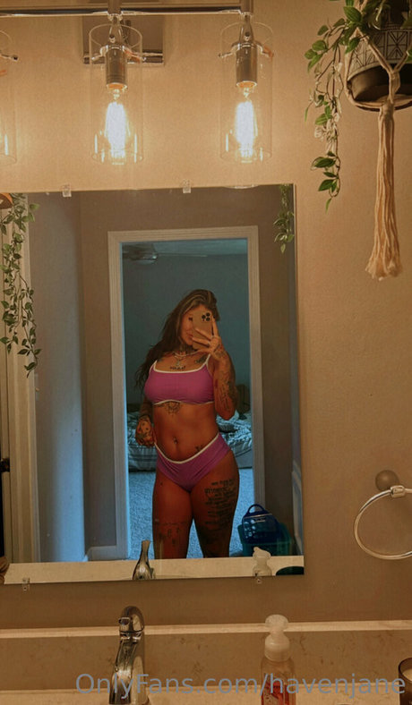 HavenJane naked model image