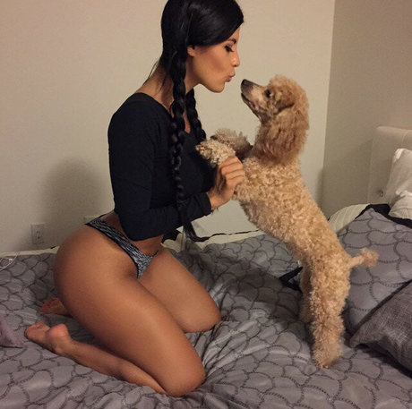 Karen Vi model best photos