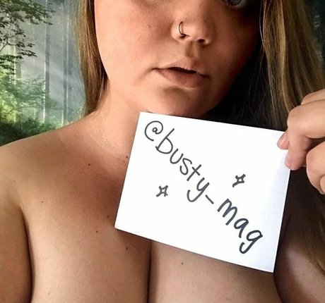 Busty Magazine art star images