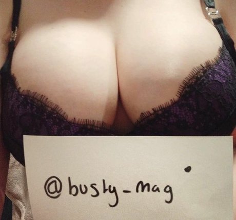 Busty Magazine star high quality pic