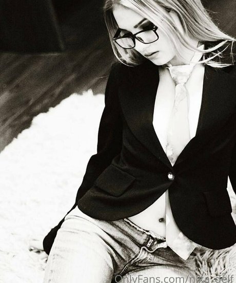 nika delf model pretty img