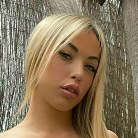 brokelynbabe pornstar xxx image