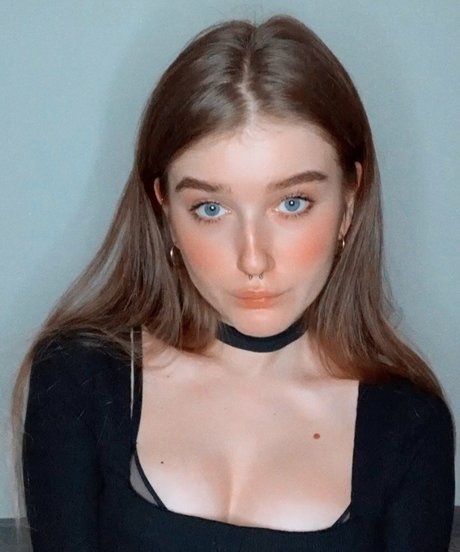 mycourtneyfrost pornstar art pictures