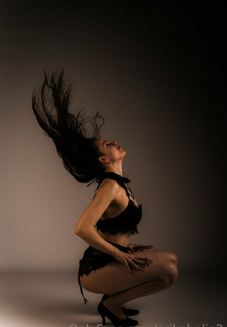 erikahelin2 naked star images