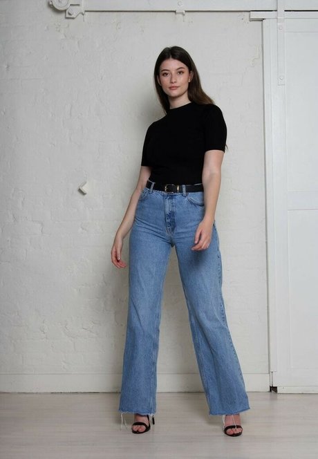 Ellie Weston porn star images